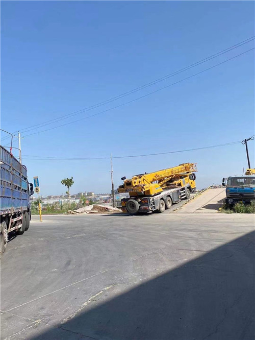 阆中市25吨吊车的租赁价格大概是多少？