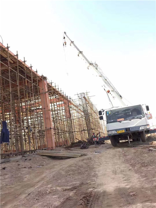 阆中市吊车作业的安全注意事项有哪些？