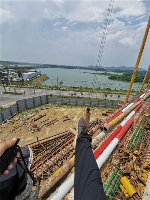 阆中市作业中发生设备损坏或人员意外，责任怎么划分？